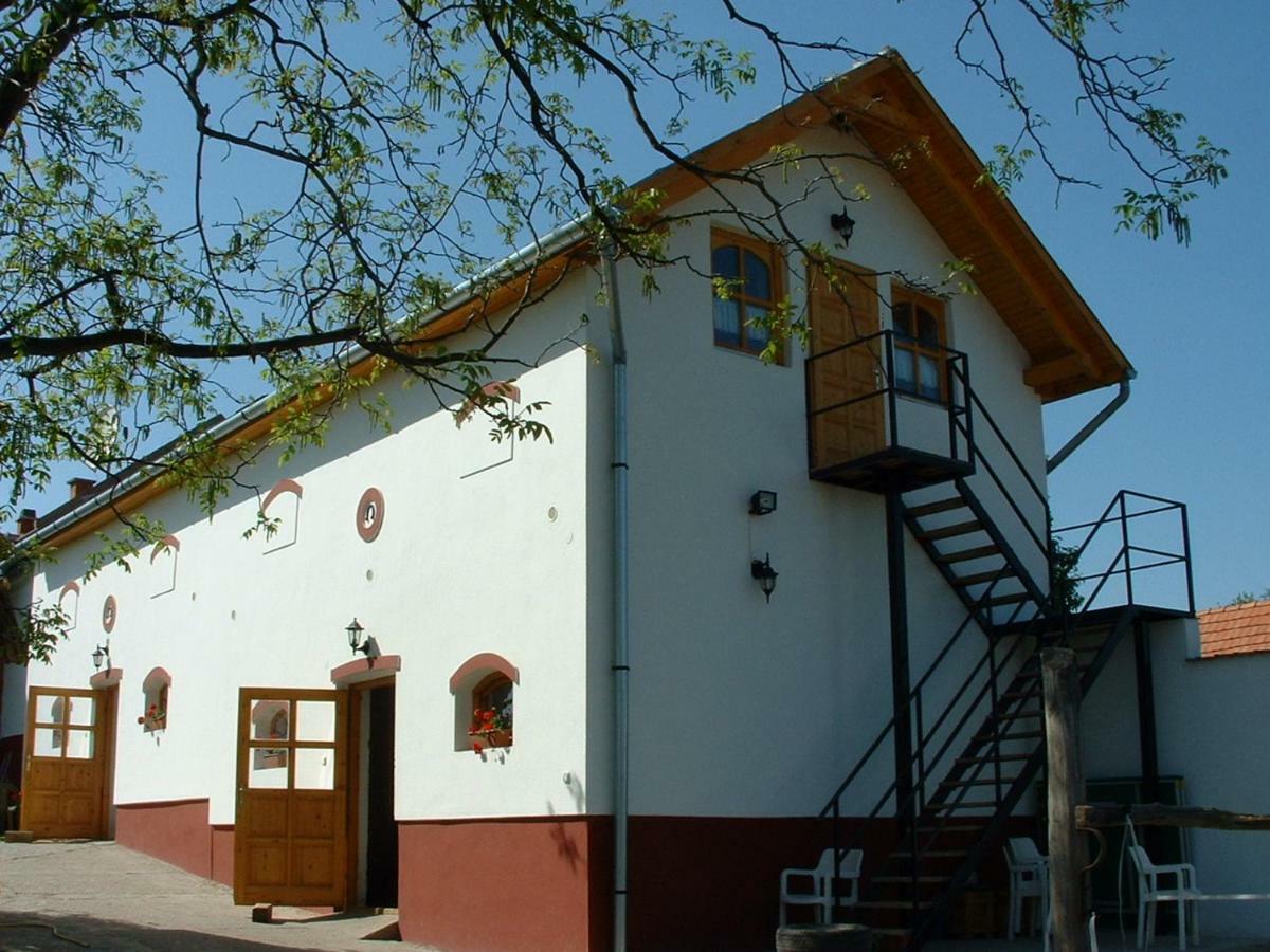 Nyerges Lovasudvar Cserepfalu Екстериор снимка